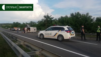 Аварія за участі мікроавтобуса неподалік села Середнє Ужгородського району