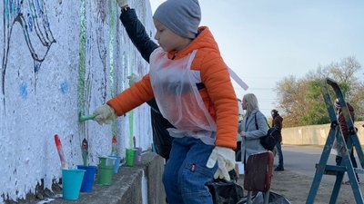 "Дорога зцілення": як та навіщо в Одесі розмальовують паркан онкодиспансеру "Дорога зцілення": як та навіщо в Одесі розмальовують паркан онкодиспансеру
