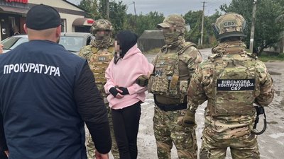  21-річну жінку підозрюють у переправлянні чоловіків до Румунії