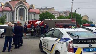У Франківську перекинулося пожежне авто