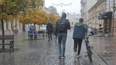 У Чернівцях заборонили рух велосипедів пішохідною вулицею, втім він був заборонений і раніше