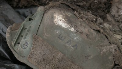 Пошуковці асоціації "Плацдарм" тіла загиблих росіян Бахмут Донецька область Пошуковці асоціації "Плацдарм" тіла загиблих росіян Бахмут Донецька область