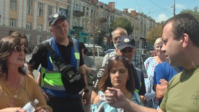Врятуйте нашу школу: освітяни з Вінниччини мітингували під стінами ОВА Врятуйте нашу школу: освітяни з Вінниччини мітингували під стінами ОВА