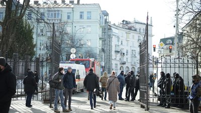 Біля Офісу Венедіктової активісти влаштували фаєр-шоу. Фоторепортаж Біля Офісу Венедіктової активісти влаштували фаєр-шоу. Фоторепортаж