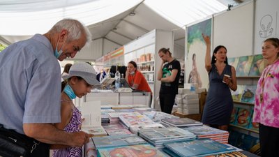 Успіхи й недоліки "Книжкового Арсеналу": без тисняви і з музикою, але у пилюці Успіхи й недоліки "Книжкового Арсеналу": без тисняви і з музикою, але у пилюці