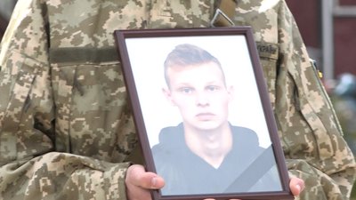 У Житомирі попрощалися з 19-річним військовослужбовцем 26 артилерійської бригади Дмитром Абрамчуком