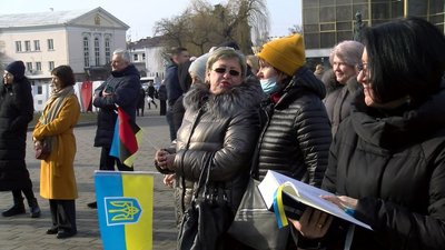 Читали вірші та прозу: у Луцьку організували літературну акцію з нагоди Дня єднання