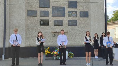 меморіальні дошки, меморіальні таблиці