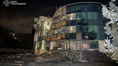 У Кременчуці та районі російські БпЛА влучили у будівлю телерадіокомпанії та енергооб'єкт