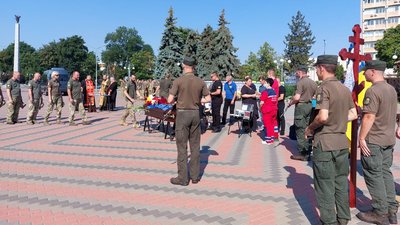 "Був світлою людиною": у Черкасах попрощалися із загиблим воїном "Був світлою людиною": у Черкасах попрощалися із загиблим воїном