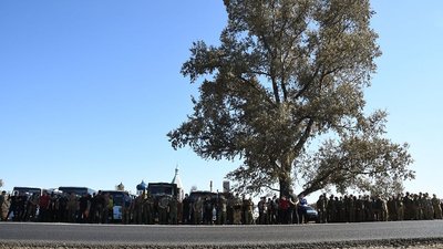 Курсанти з Одеси допомагають розбирати згарища на Луганщині Курсанти з Одеси допомагають розбирати згарища на Луганщині