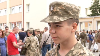 У Львівському ліцеї ім. Героїв Крут учнів посвятили у ліцеїсти: як це було У Львівському ліцеї ім. Героїв Крут учнів посвятили у ліцеїсти: як це було
