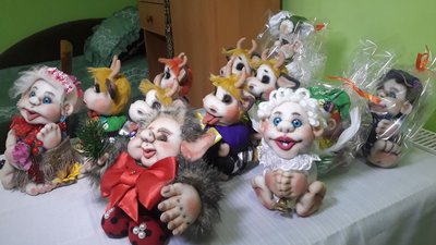 Майстриня з Кропивницького шиє ляльки з капрону Майстриня з Кропивницького шиє ляльки з капрону