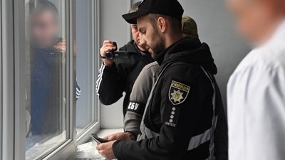 Жителю Запоріжжя та трьом медпрацівникам повідомили про підозру