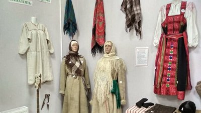Крейдяні скелі та старовинні жіночі костюми. На Луганщині представили туристичні маршрути Крейдяні скелі та старовинні жіночі костюми. На Луганщині представили туристичні маршрути