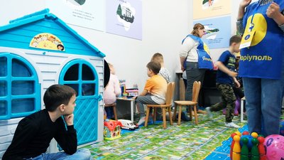 Центр підтримки переселенців “Я — Маріуполь” відкрили у Вінниці