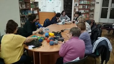 "Підтримка, не тільки хаймарсами". Переселенка з Волновахи запустила акцію "Шкарпетки для ЗСУ"