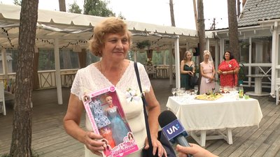 На Житомирщині молодята свої весільні подарунки передали малозабезпеченим родинам На Житомирщині молодята свої весільні подарунки передали малозабезпеченим родинам