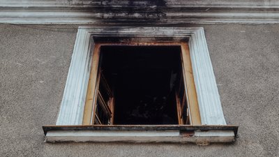 Знайшли тіло жінки у згорілому будинку на Чернігівщині