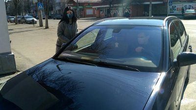 З допомогою групи "Підвези медика" лучани дістаються до роботи З допомогою групи "Підвези медика" лучани дістаються до роботи