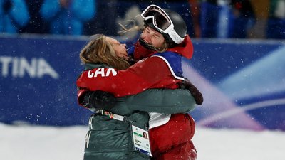 Меган Олдем святкує перемогу у фіналі бігейру на Олімпіаді-2026