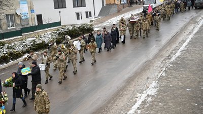 На Тернопільщині попрощалися із загиблим військовослужбовцем Антоном Антощуком На Тернопільщині попрощалися із загиблим військовослужбовцем Антоном Антощуком