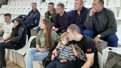 Як у Харкові бійці АТО проходять реабілітацію з дельфінами Як у Харкові бійці АТО проходять реабілітацію з дельфінами
