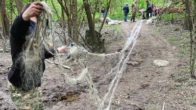Чоловік на річці Ушиця ловив рибу сітками. Сума завданого збитку складає близько 690 тисяч гривень. Чоловік на річці Ушиця ловив рибу сітками. Сума завданого збитку складає близько 690 тисяч гривень.