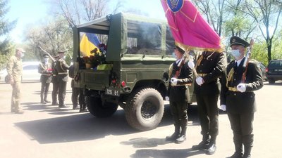 У Кривому Розі прощаються із загиблим на Донбасі бійцем Дмитром Товчигречком, 10 травня 2021 року У Кривому Розі прощаються із загиблим на Донбасі бійцем Дмитром Товчигречком, 10 травня 2021 року