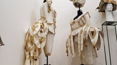 Театральні костюми, маски та головні убори: у будинку Блещунова в Одесі відкрили виставку Театральні костюми, маски та головні убори: у будинку Блещунова в Одесі відкрили виставку
