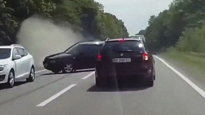 Небезпечний маневр і ДТП, що потрапила на відео: рівненська поліція знайшла водія