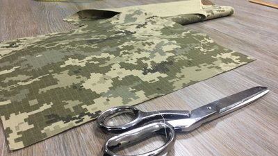 "Руки є, немає тканини": черкаська дизайнерка шиє форму для військовослужбовців "Руки є, немає тканини": черкаська дизайнерка шиє форму для військовослужбовців