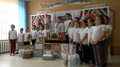 Школярі передали допомогу військовим