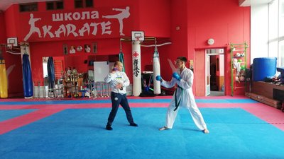 Полтавський каратист із порушеннями слуху віддав медалі на аукціон для ЗСУ Полтавський каратист із порушеннями слуху віддав медалі на аукціон для ЗСУ