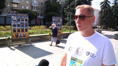 Від Карпат до Маріуполя: через Житомир на інвалідному візку-хендбайку проїхав ветеран Сергій Салій Від Карпат до Маріуполя: через Житомир на інвалідному візку-хендбайку проїхав ветеран Сергій Салій