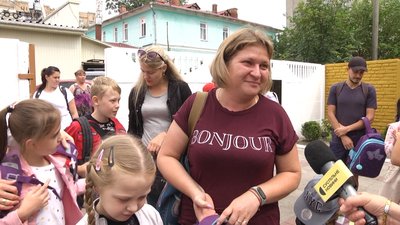 Житомирські волонтери подарували дітям-переселенцям 300 рюкзаків із канцелярським приладдям Житомирські волонтери подарували дітям-переселенцям 300 рюкзаків із канцелярським приладдям