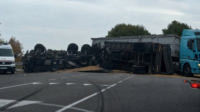 Один із водіїв загинув: у селі на Чернігівщині фура зіткнулася з «КамАЗом»
