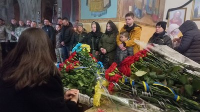У Сумах попрощалися із загиблим військовослужбовцем Юрієм Усиком У Сумах попрощалися із загиблим військовослужбовцем Юрієм Усиком