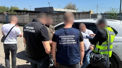 На Хмельниччині викрито дві схеми впливу на посадовців ЗСУ