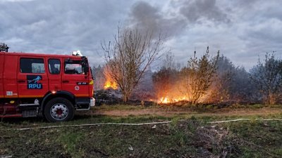 На Волині гасять пожежу ртувальники