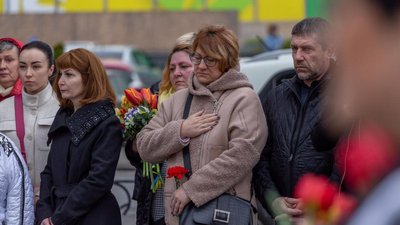 У Кам'янському на Дніпропетровщині відкрили меморіальну дошку на честь загиблого бійця Анатолія Колєснікова