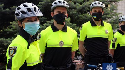 У Херсоні теплої пори поліцейські патрулюють на велосипедах У Херсоні теплої пори поліцейські патрулюють на велосипедах