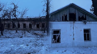 Пошкоджені будинки та господарські споруди: росіяни атакували цивільну інфраструктуру