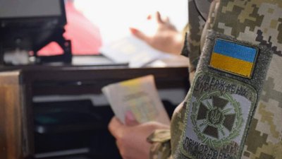 Закарпатка хотіла перетнути кордон з підробленим полісом і пропонувала хабар
