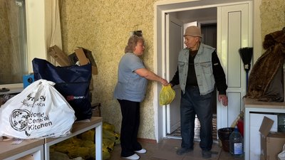 Жінка повернулася в прифронтовий Святогірськ аби допомагати: історія з Донеччини