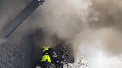 В Івано-Франківську горіла станція техобслуговування В Івано-Франківську горіла станція техобслуговування