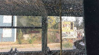 У Херсоні поліція відкрила кримінальне провадження за фактом пошкодження вікна у маршрутному таксі