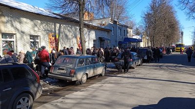 "Хочемо захистити своїх дітей". Як відбувається евакуація із Сум 15 березня "Хочемо захистити своїх дітей". Як відбувається евакуація із Сум 15 березня