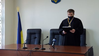 У справі хуліганства в сквері Небесної Сотні в Сумах оголосили вирок: 4 роки умовно
