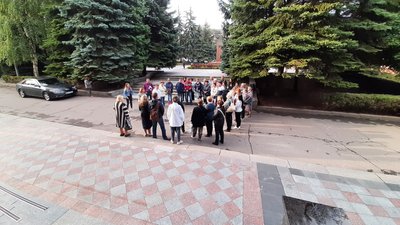 Доля музшколи: викладачі прийшли під мерію Рівного. Що відповів міський голова